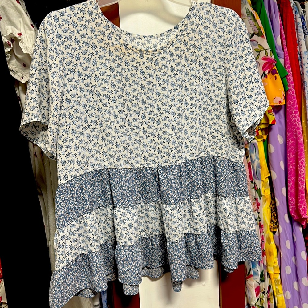 Lightly worn top size medium